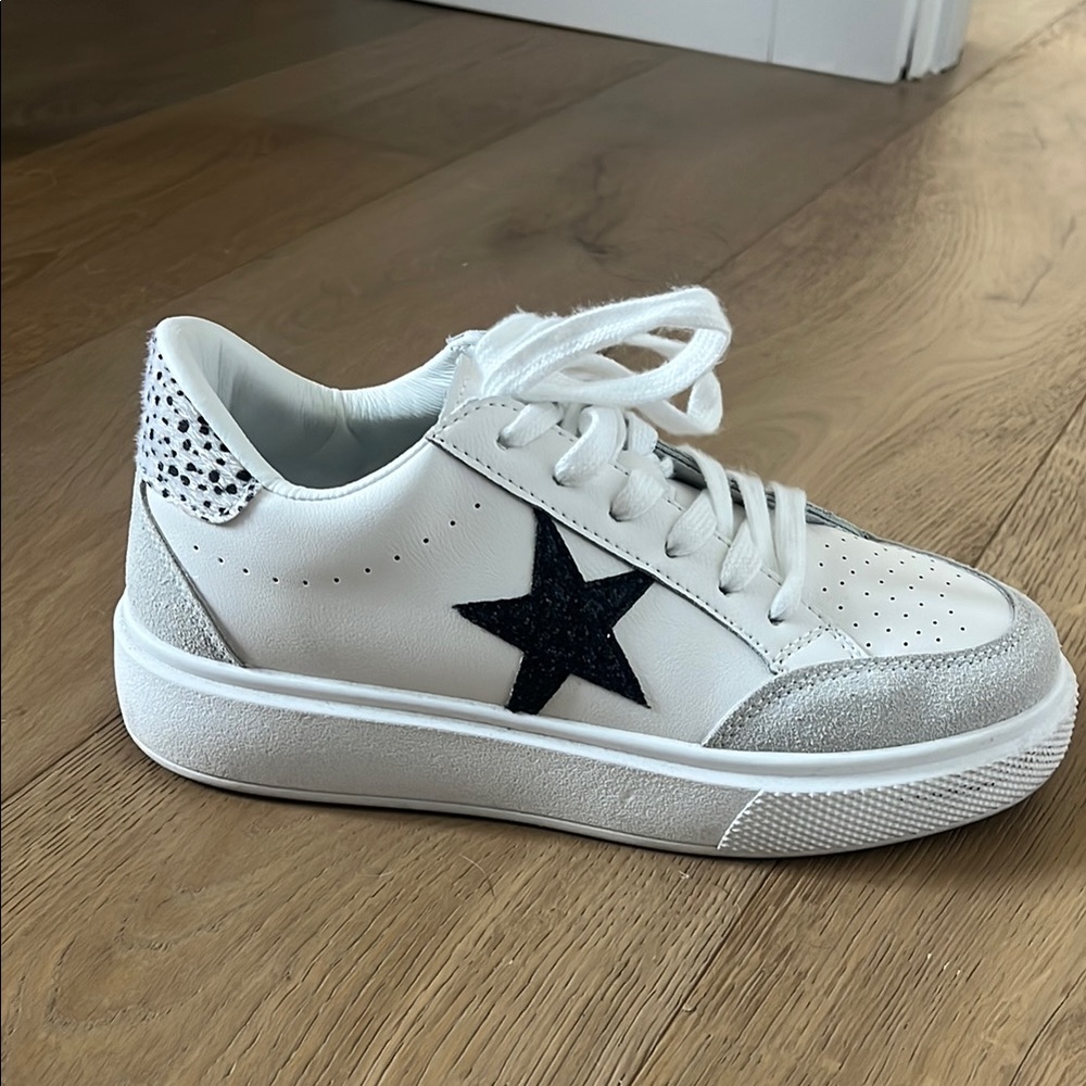 Vintage Havana White and Black Star Sneakers